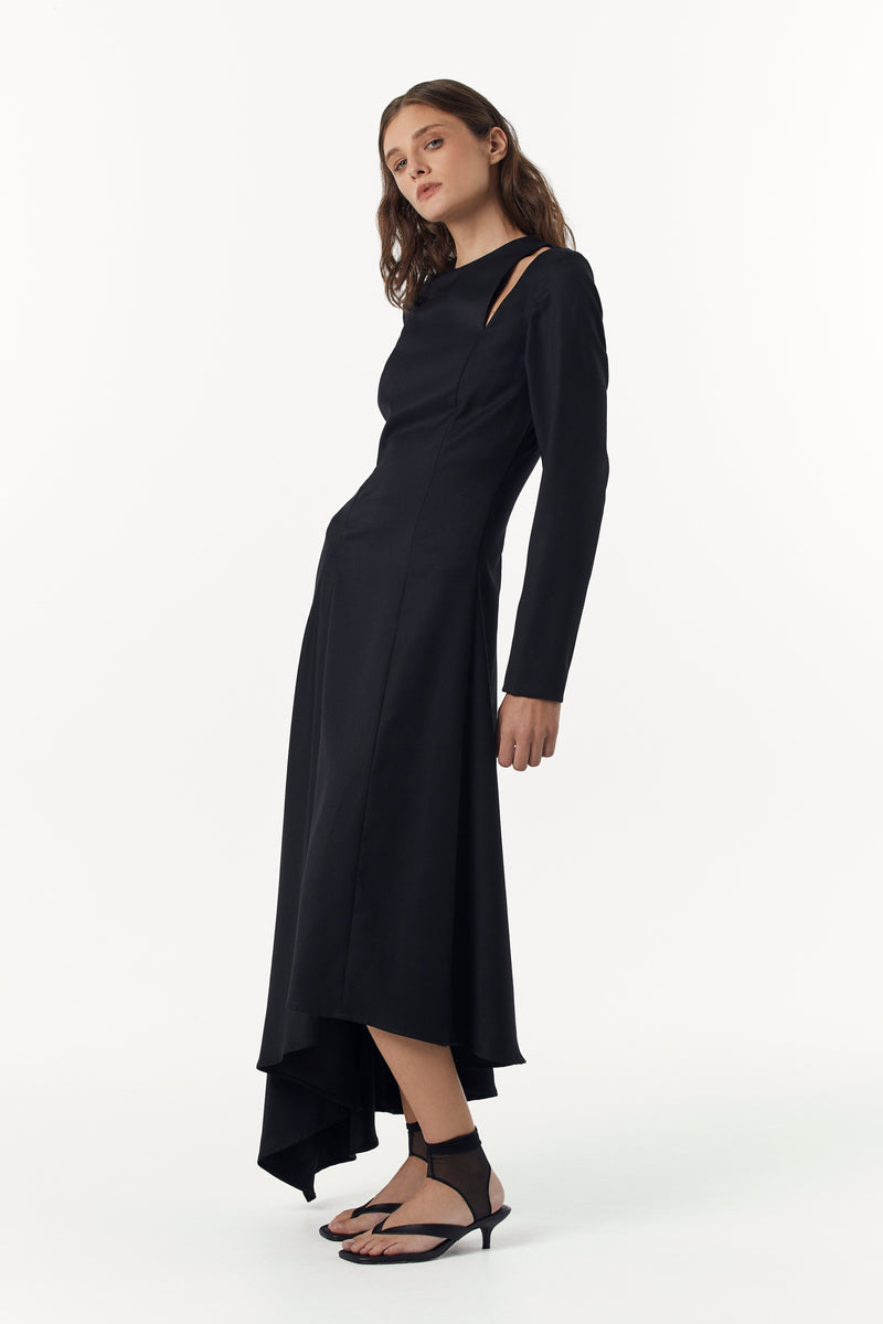 Чорна приталена сукня з асиметричним подолом