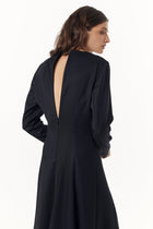 Чорна приталена сукня з асиметричним подолом